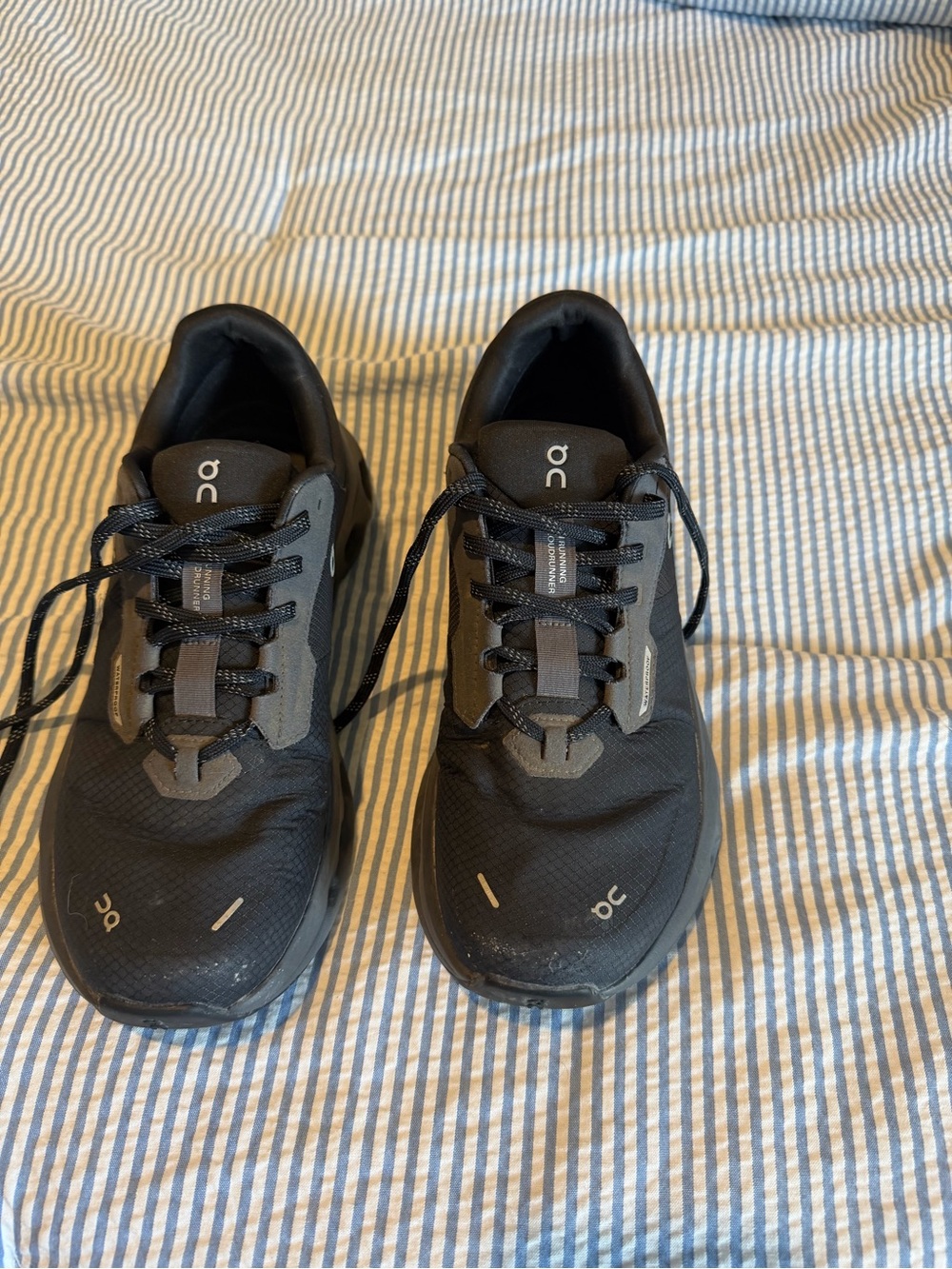 On cloud waterproof shoes